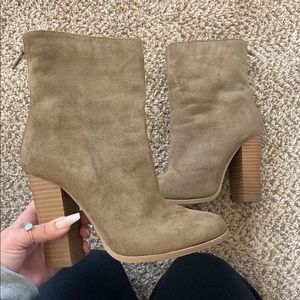 SOLD ON IG! Follow me at @stephany.styling